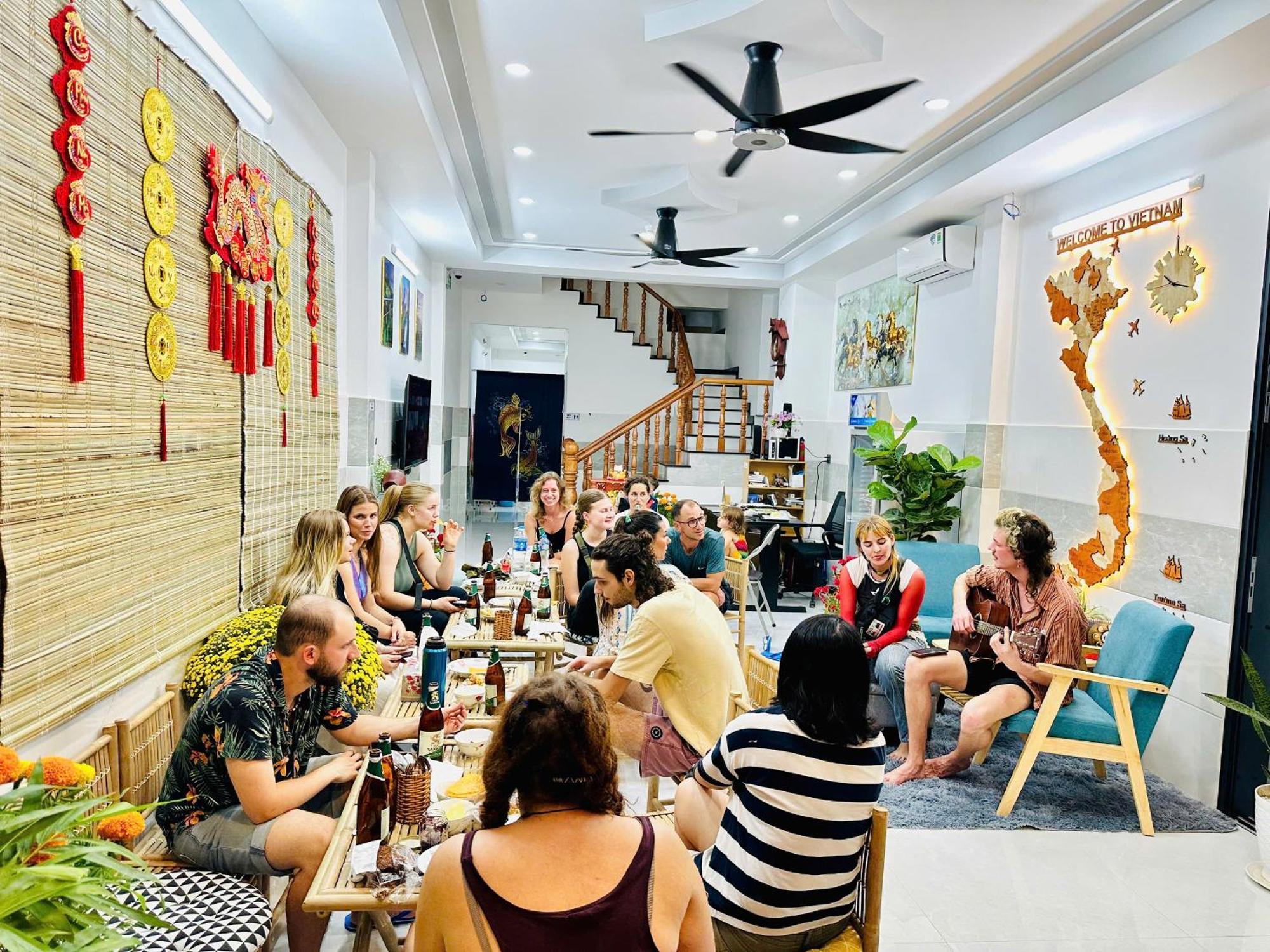 Aloha Saigon Premium Hostel By Local Travel Experts - Newly Opened, Less-Touristy Location, Spacious Rooms, Glass Shower Bathroom, Free Breakfast & Walking Tour Хошимин Экстерьер фото