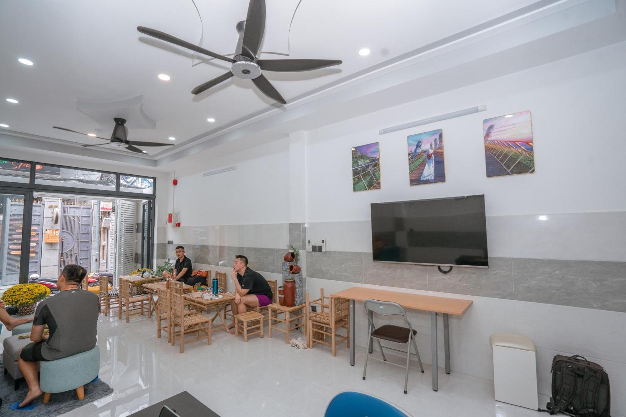 Aloha Saigon Premium Hostel By Local Travel Experts - Newly Opened, Less-Touristy Location, Spacious Rooms, Glass Shower Bathroom, Free Breakfast & Walking Tour Хошимин Экстерьер фото