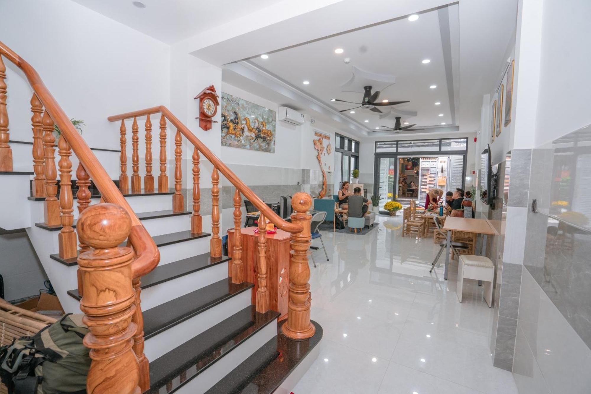 Aloha Saigon Premium Hostel By Local Travel Experts - Newly Opened, Less-Touristy Location, Spacious Rooms, Glass Shower Bathroom, Free Breakfast & Walking Tour Хошимин Экстерьер фото