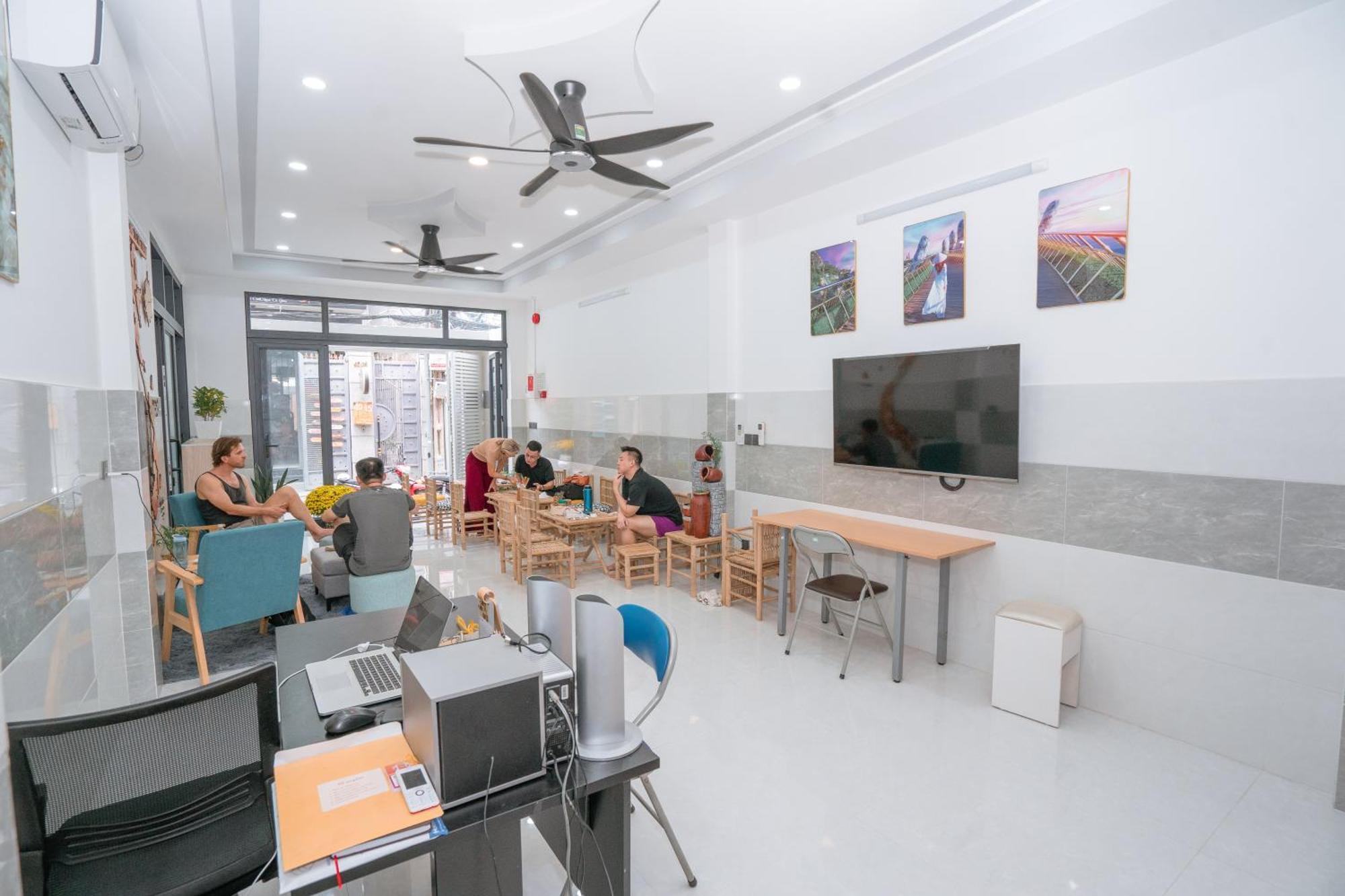 Aloha Saigon Premium Hostel By Local Travel Experts - Newly Opened, Less-Touristy Location, Spacious Rooms, Glass Shower Bathroom, Free Breakfast & Walking Tour Хошимин Экстерьер фото